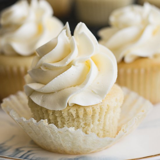 Classic Vanilla Cupcakes