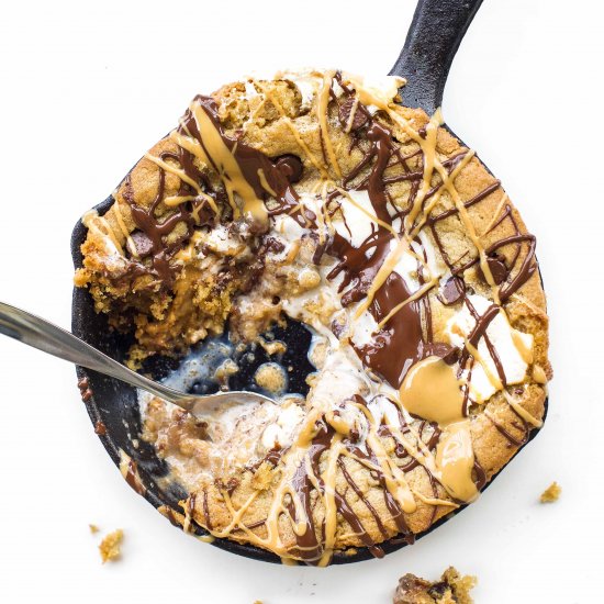 Peanut Butter-Mallow Cookie Skillet