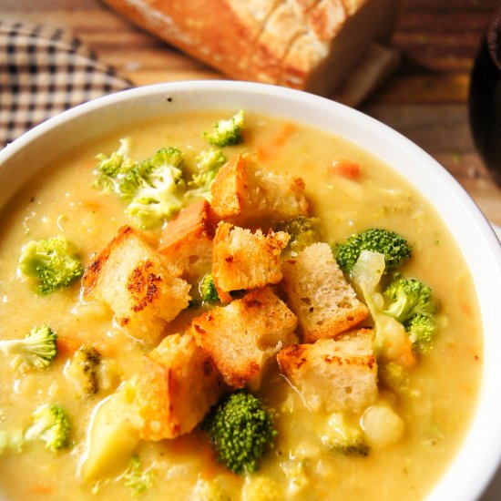 Easy Vegan ‘cheese’ broccoli soup