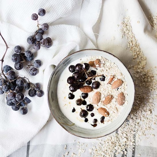 Yogurt with grilled grapes