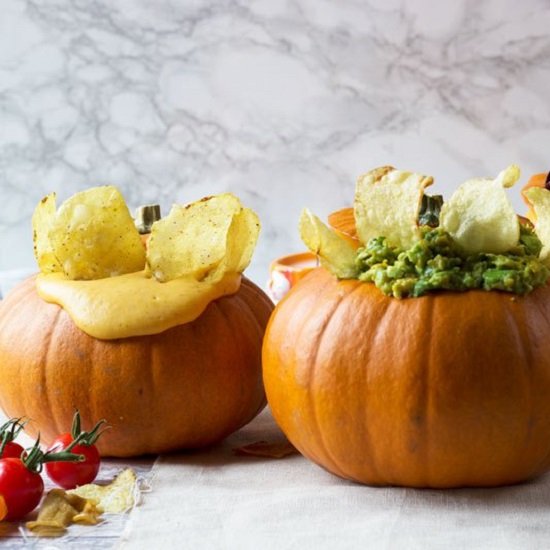 Halloween crisps and pumpkin dips