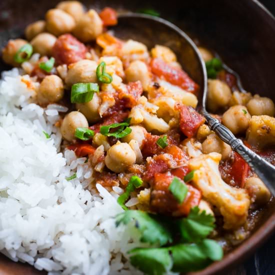 Vegan Cauliflower Chickpea Curry