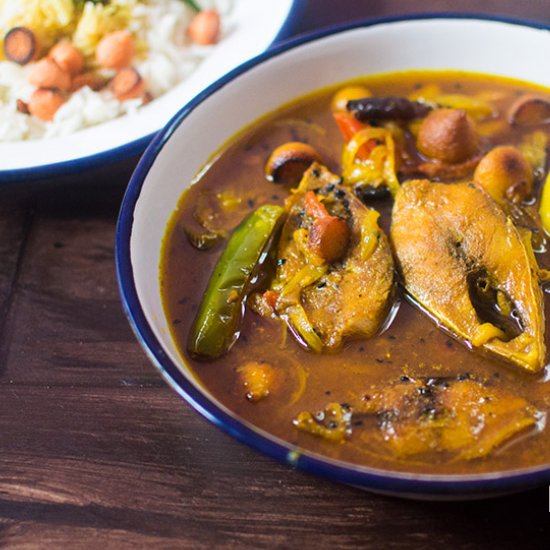 Light Hilsa Fish Curry