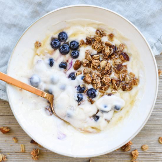 Yogurt & Granola Breakfast Bowl