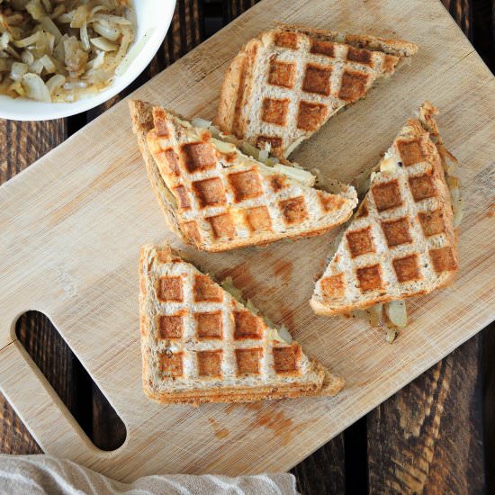 Toasts with caramelized onion