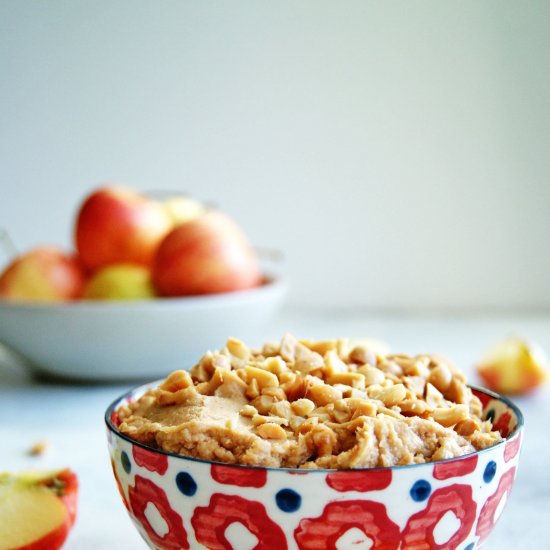 Creamy Peanut Butter Apple Dip