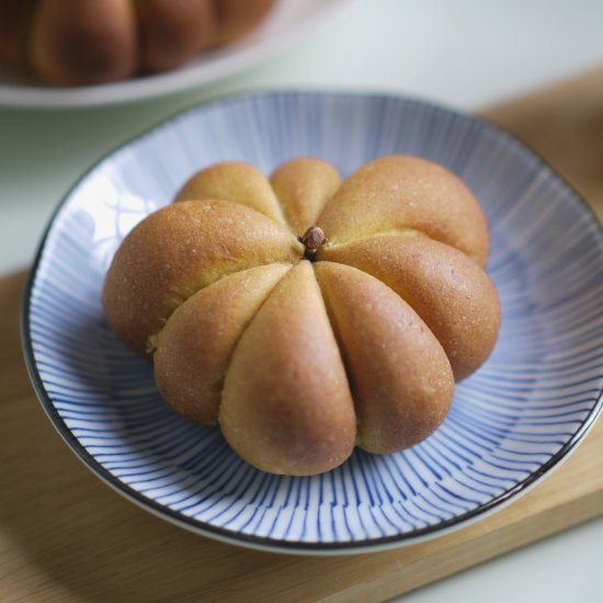 Pumpkin Shaped Buns