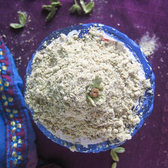 Homemade Cardamom Powder