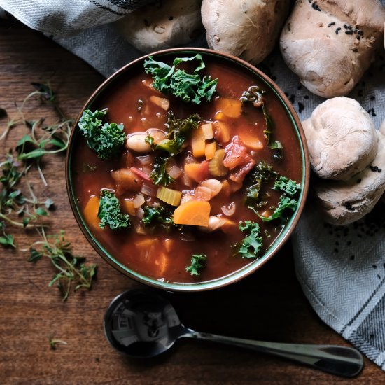 Kale and Cannelini bean soup