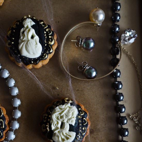 Cameo Skeleton Cookies