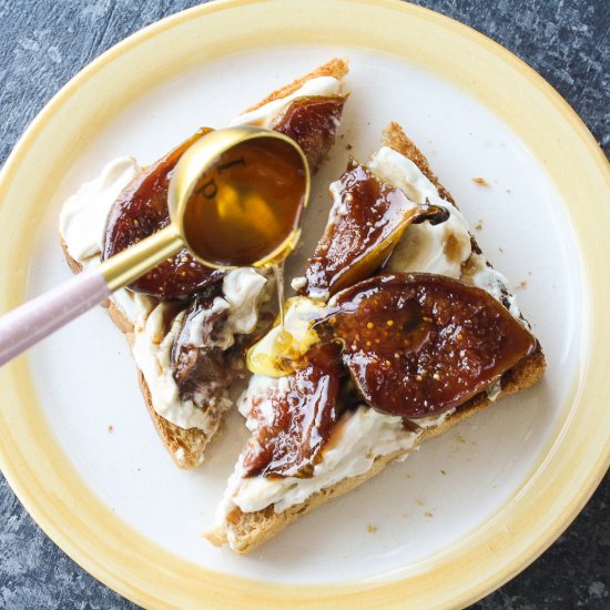 Caramelised Figs with Honey Yogurt