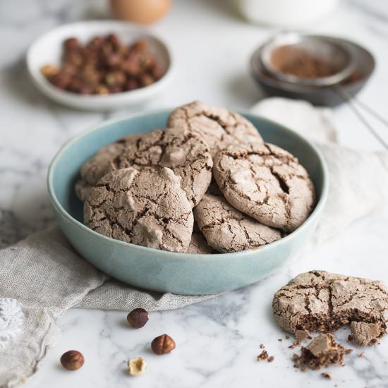 Hazelnut meringue cookies or brutti