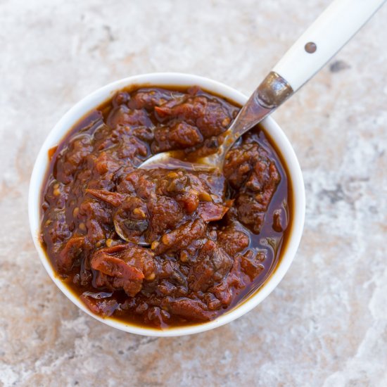 TOMATO AND BLACK GARLIC CHUTNEY