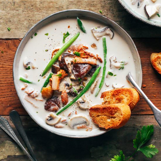 20-Minute Cheesy Mushroom Soup