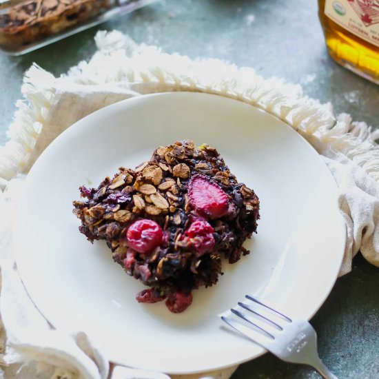 Healthy Berry Cacao Oatmeal Bake