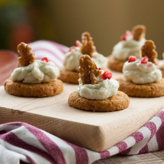 biscuits with Roquefort mousse