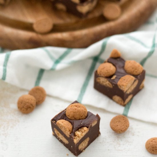 Fudge with Dutch spiced cookies