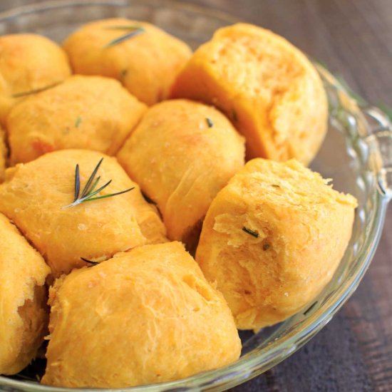 Rosemary Sweet Potato Dinner Rolls