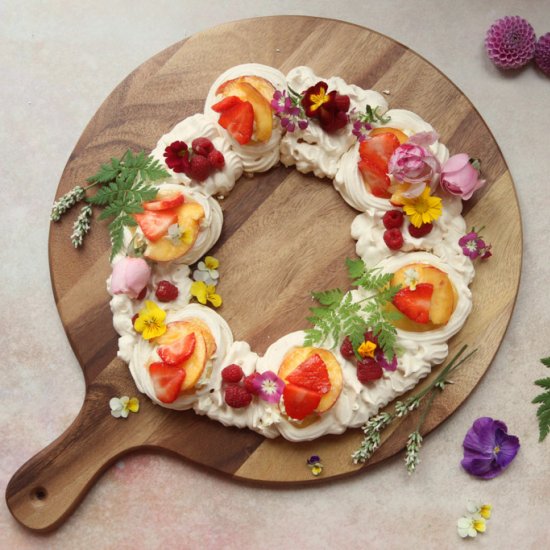 Simple meringue wreath