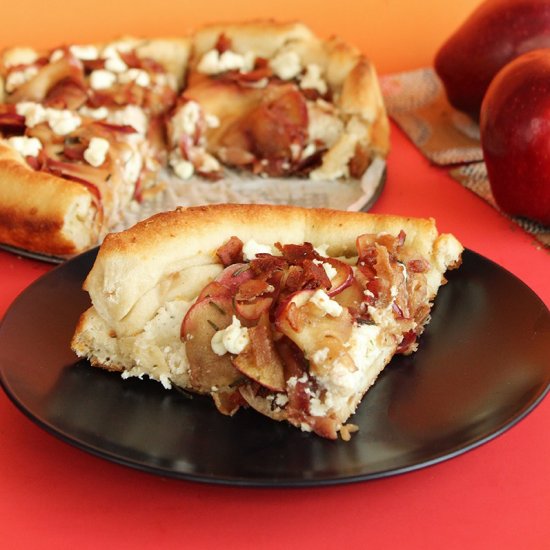 Caramelized Apple Bacon Pizza