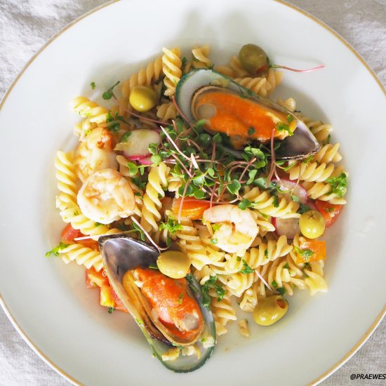 Simple aglio e olio seafood pasta