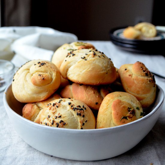 Dinner Rolls Three Ways, Bread Knots