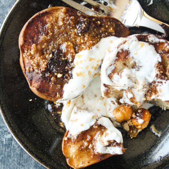 Baked Pears with Hazelnut Praline