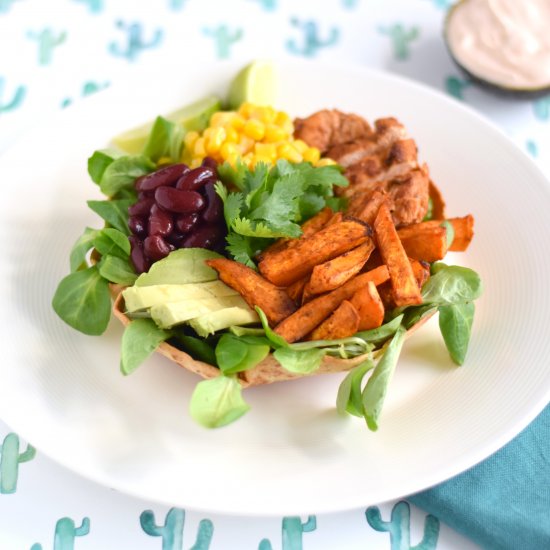 Mexican salad bowl with chicken