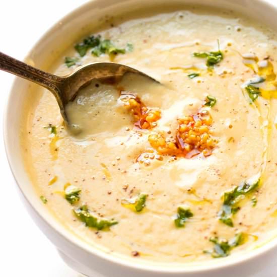 Roasted Garlic Cauliflower Chowder