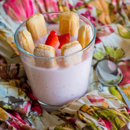 Strawberry mousse with ladyfingers