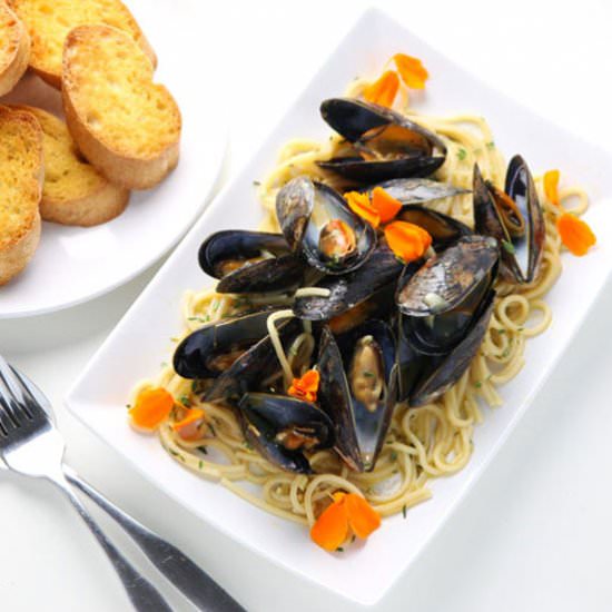 White Wine Mussels with Pasta