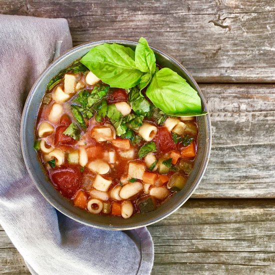 Hearty Vegetarian Minestrone Soup