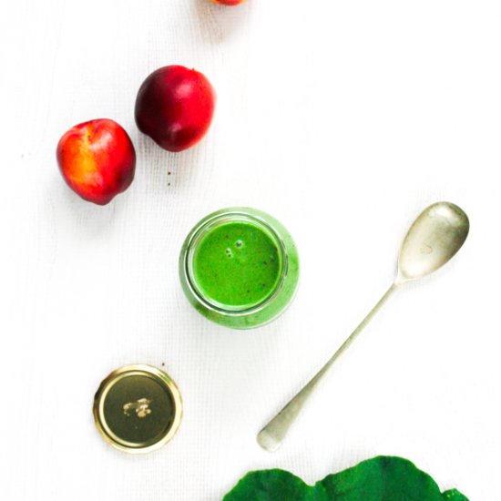 Nectarine & Kale Green Smoothie