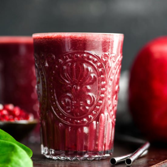 Beet & Pomegranate Green Smoothie