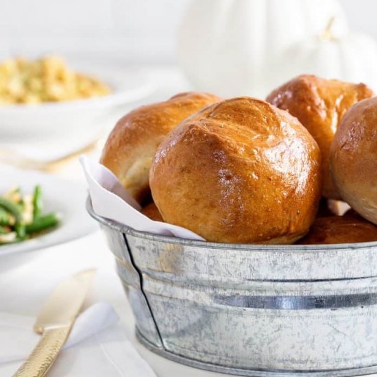 GARLIC AND HERB BEER BREAD ROLLS