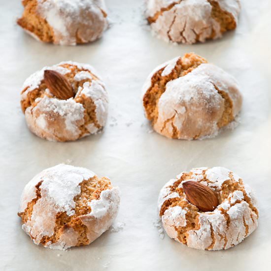 Amaretti – Chewy Almond Cookies