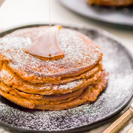 paleo gingerbread pancakes