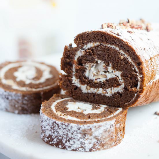 Gingerbread Roll w/ Pecan Frosting