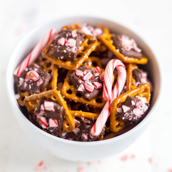 Peppermint Pretzel Bites