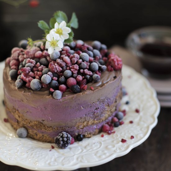 hazelnut cake with berries