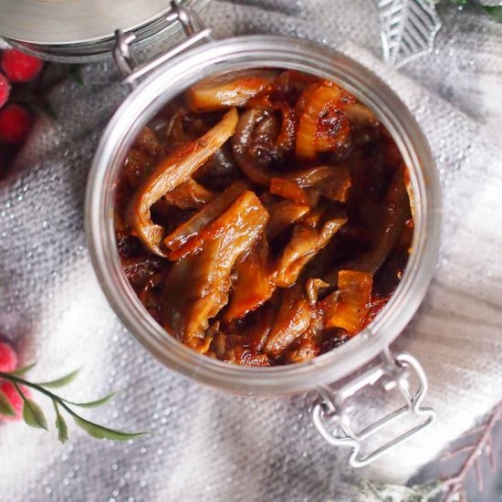 Tomato oyster mushrooms with raisin