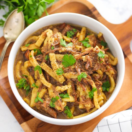 EASY SLOW COOKER BEEF AND NOODLES