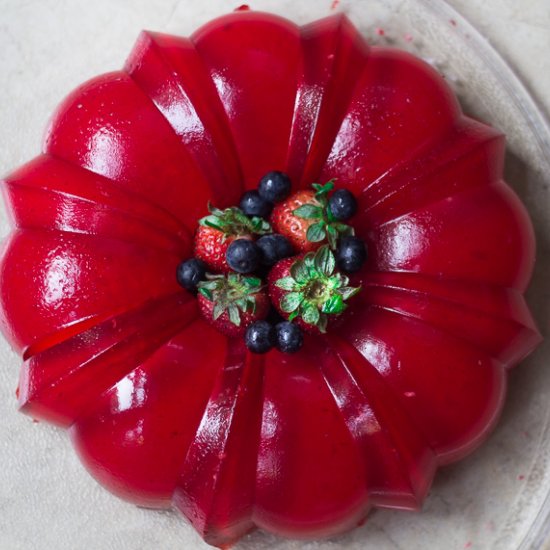 Strawberry Floating Gelatin Dessert