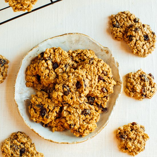 Chewy Oatmeal Raisin Cookies