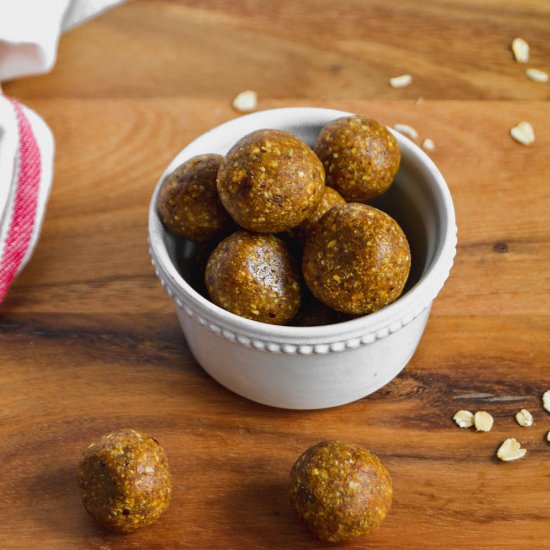 Vegan Gingerbread Cashew Bites