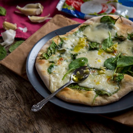 Spinach and mozzarella pizza