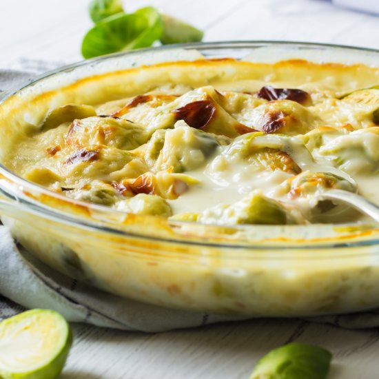 Sprouts in gorgonzola cheese sauce