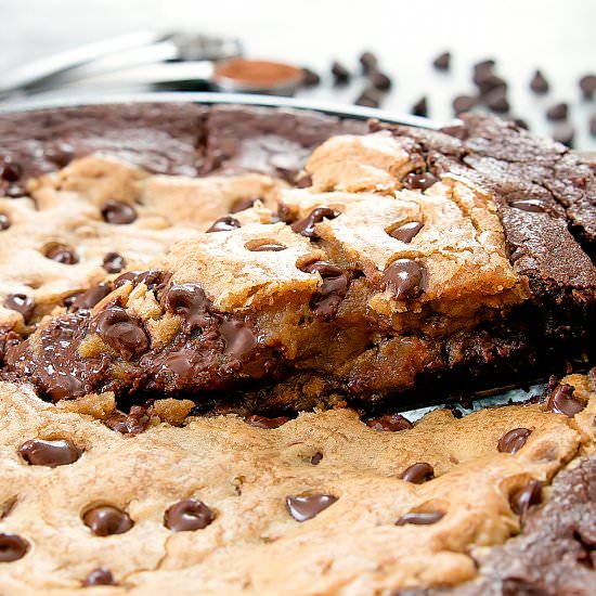 Skillet Brownie Cookie