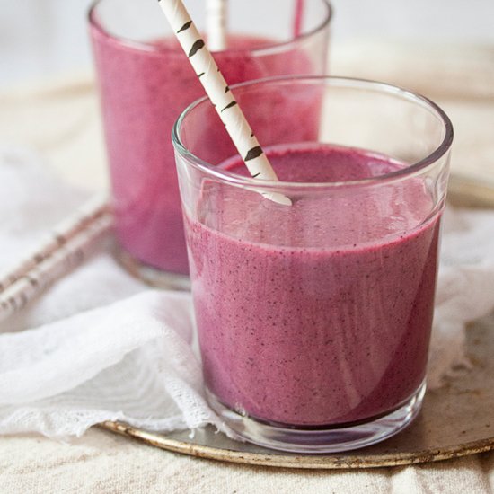 Chokeberry and kephir smoothie