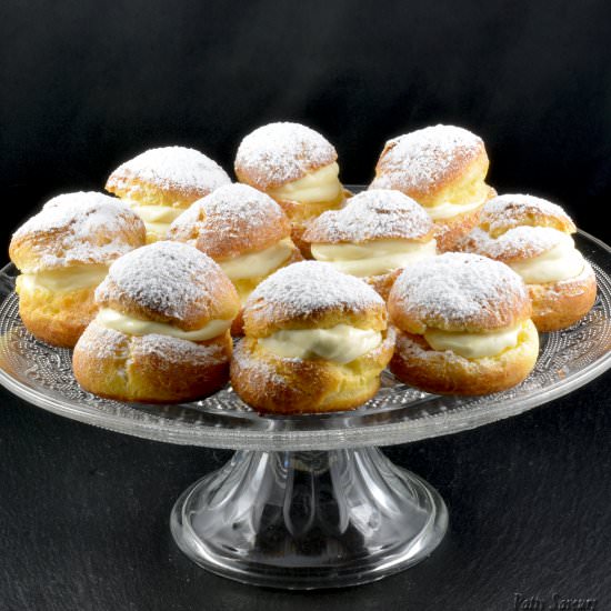 Vanilla Sweet Wine Cream Puffs